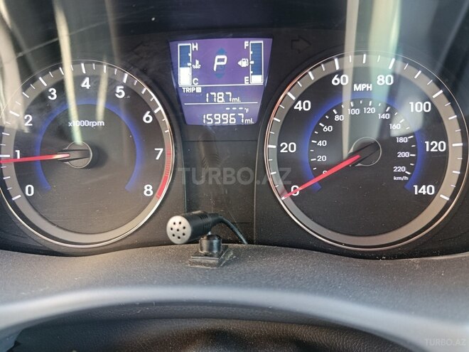 Hyundai Accent-5
