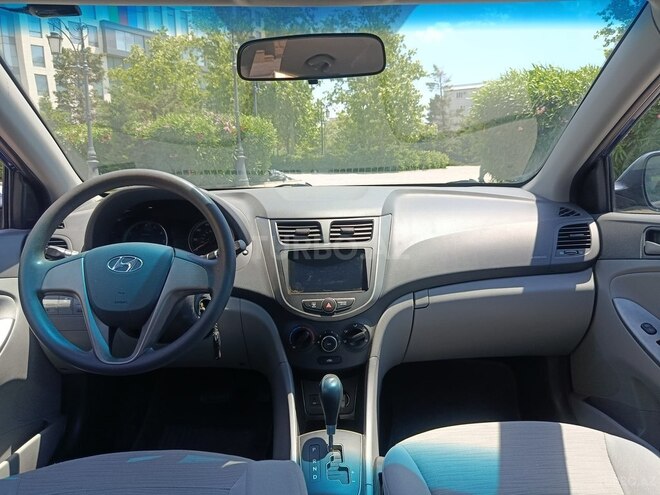 Hyundai Accent-12