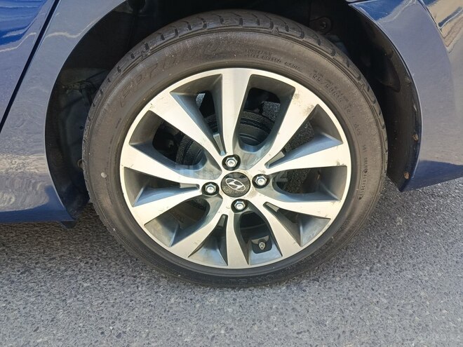 Hyundai Accent-10