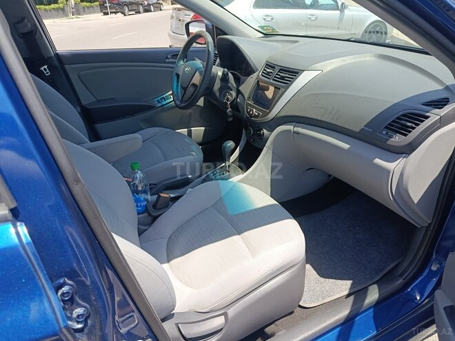 Hyundai Accent-13