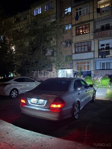 Mercedes E 220-11
