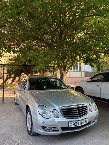 Mercedes E 220-1