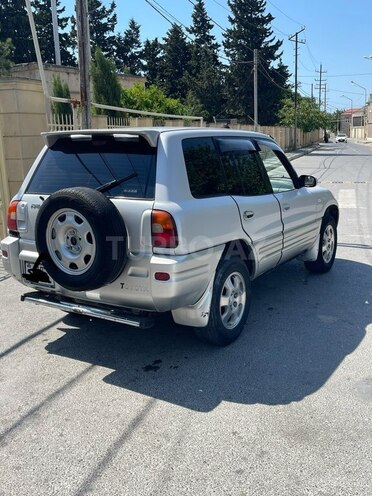 Toyota RAV4-4