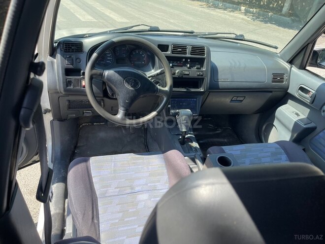 Toyota RAV4-9