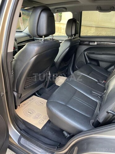 Kia Sorento-13