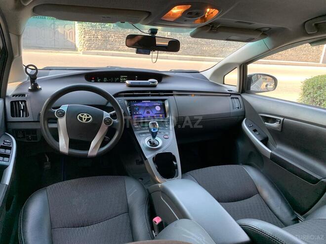 Toyota Prius-7