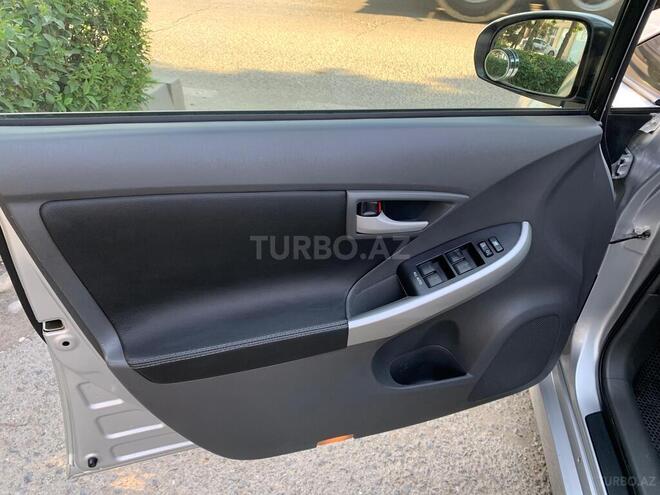 Toyota Prius-8