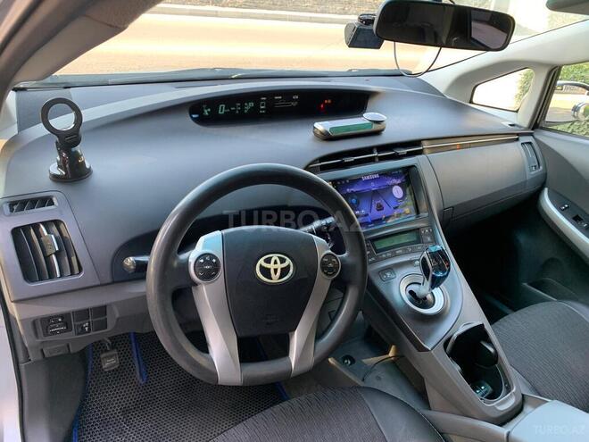 Toyota Prius-6