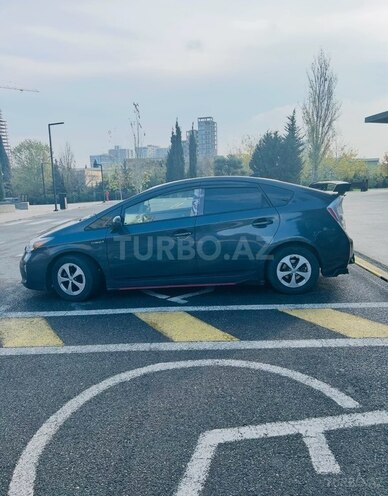 Toyota Prius-5