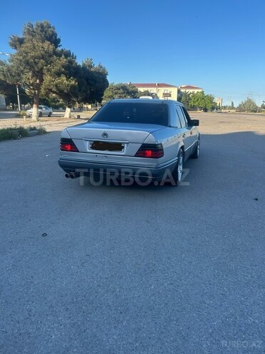 Mercedes 220 E-5