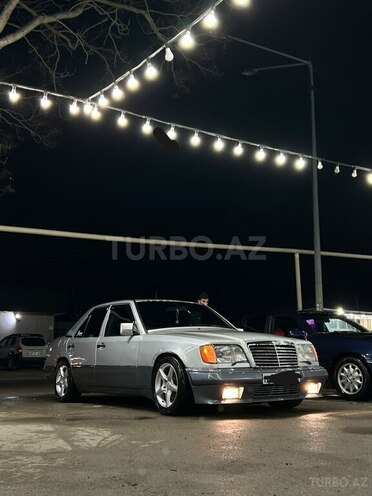 Mercedes 220 E-2