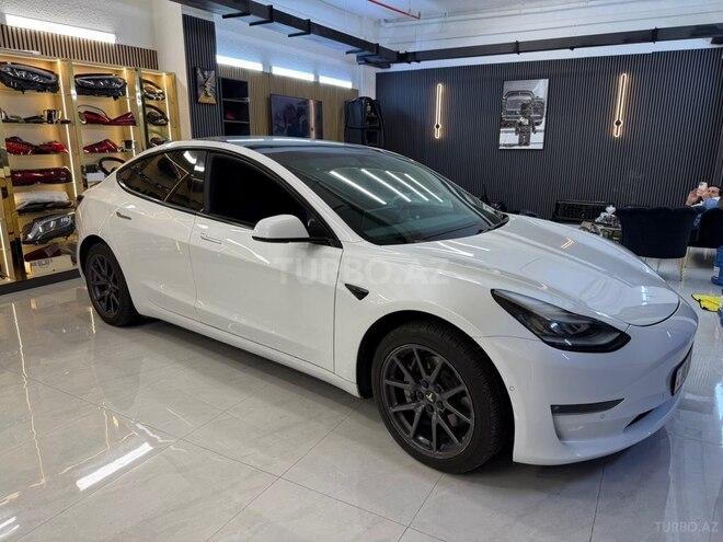 Tesla Model 3-2