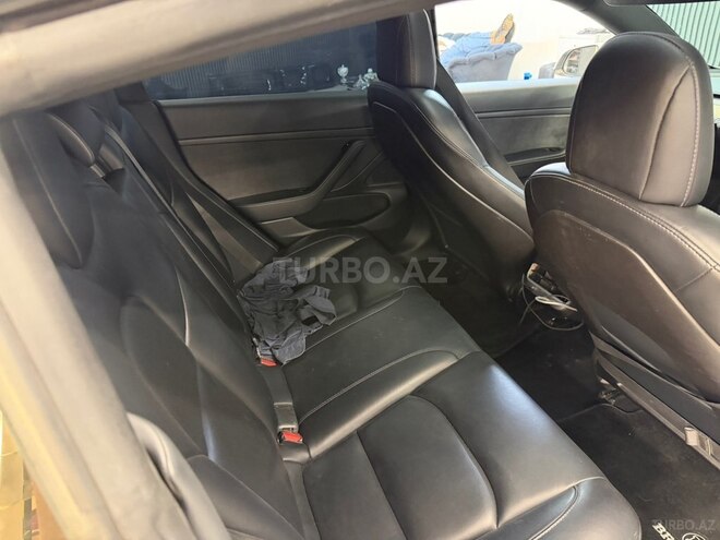Tesla Model 3-6