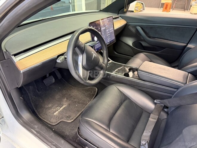 Tesla Model 3-5