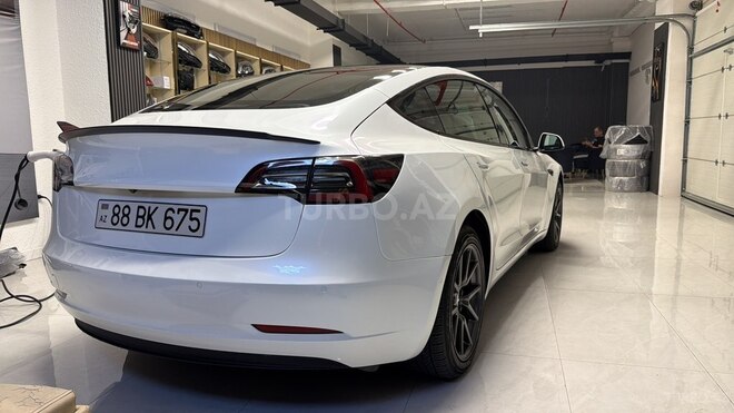 Tesla Model 3-7