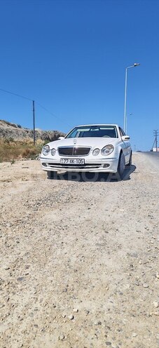 Mercedes E 240-1