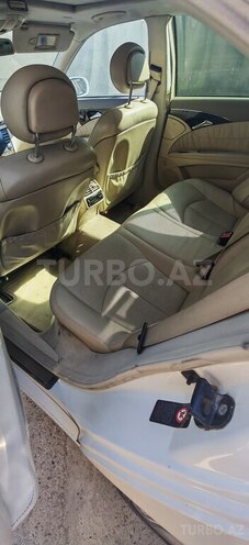 Mercedes E 240-4