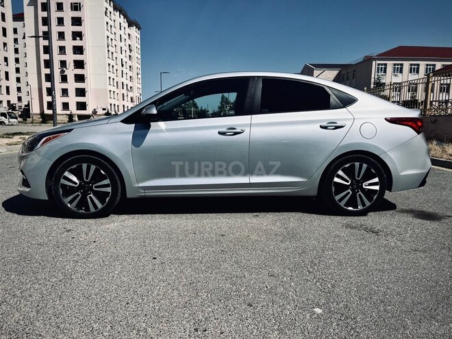 Hyundai Accent-2