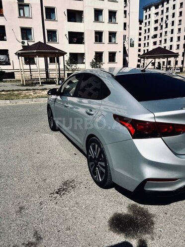 Hyundai Accent-4