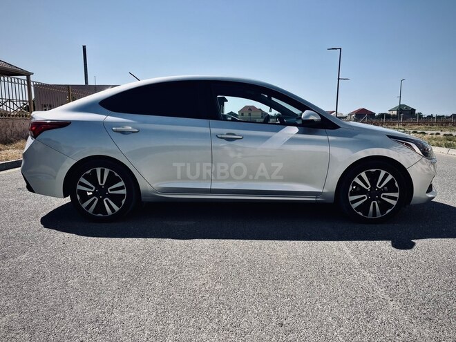 Hyundai Accent-3