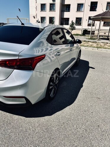 Hyundai Accent-5