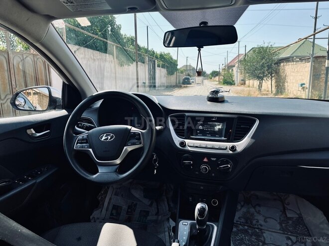 Hyundai Accent-9
