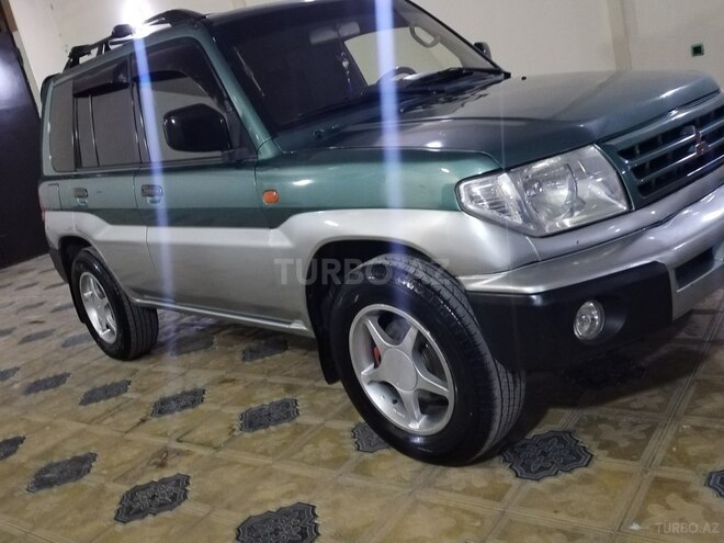 Mitsubishi Pajero io-13
