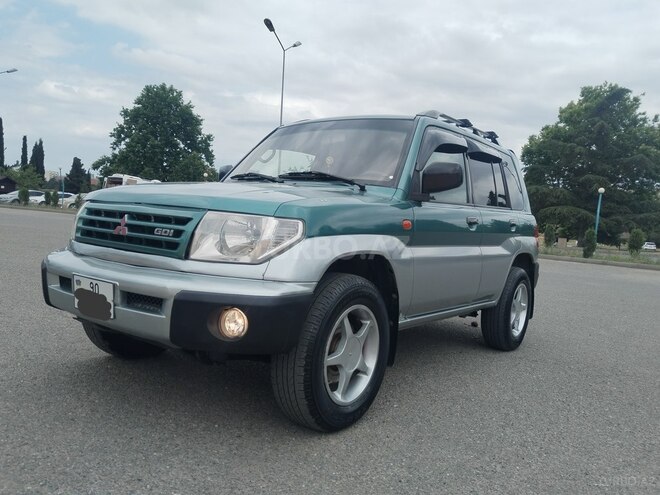 Mitsubishi Pajero io-6