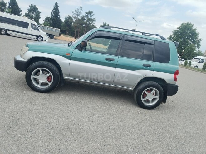 Mitsubishi Pajero io-7