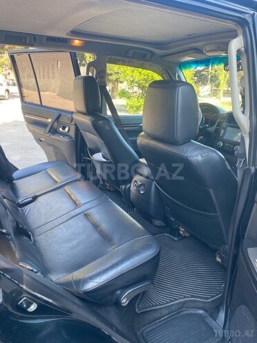 Mitsubishi Pajero-10