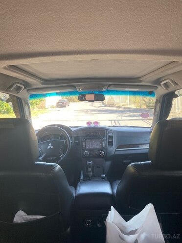 Mitsubishi Pajero-9