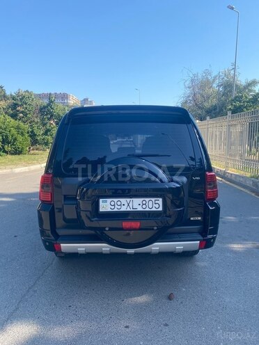 Mitsubishi Pajero-2