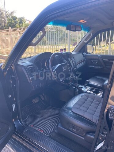 Mitsubishi Pajero-13