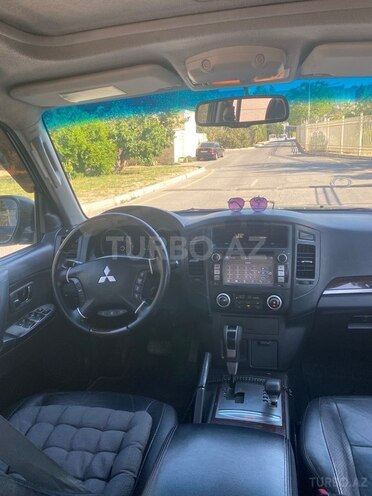Mitsubishi Pajero-11