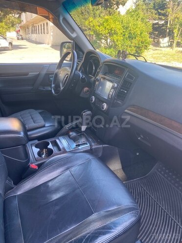Mitsubishi Pajero-12