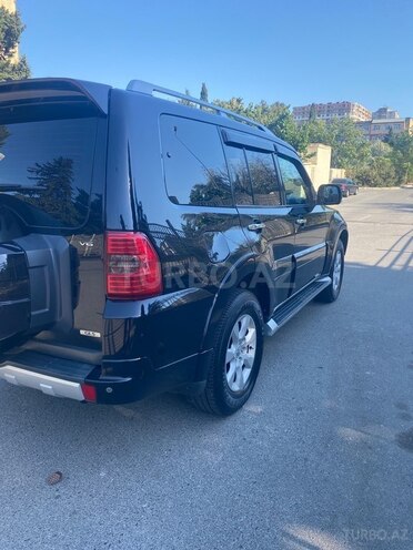 Mitsubishi Pajero-6