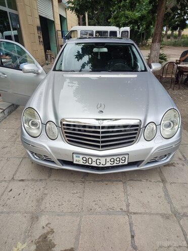 Mercedes E 220-1