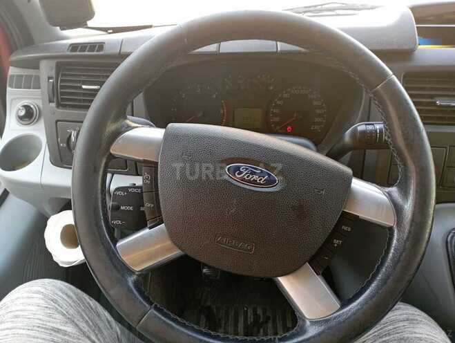 Ford Transit-3