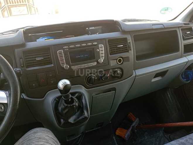Ford Transit-4