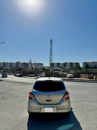 Nissan Tiida-4