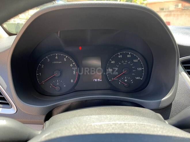 Hyundai Accent-18