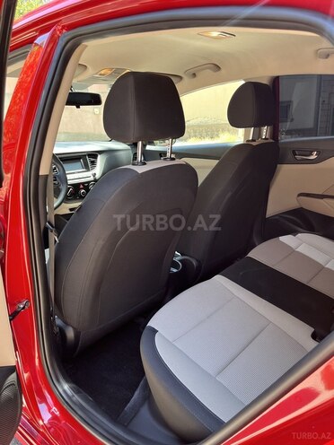 Hyundai Accent-13