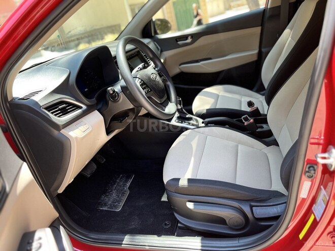 Hyundai Accent-8