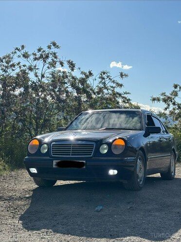 Mercedes E 230-1