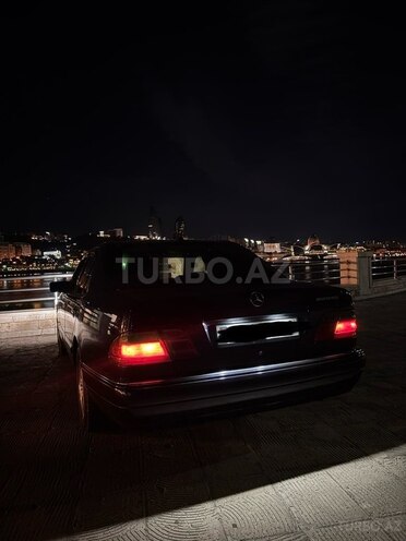 Mercedes E 230-6