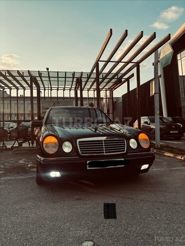 Mercedes E 230-4