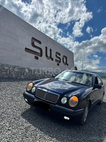 Mercedes E 230-3