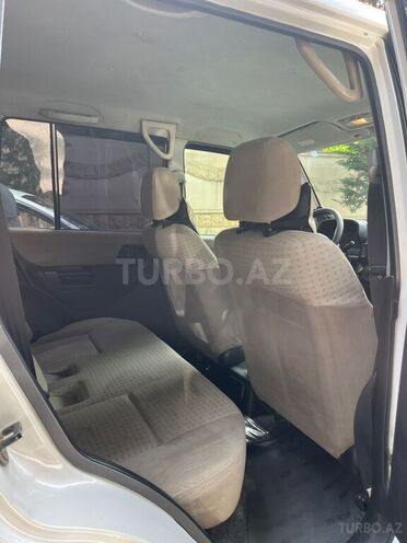 Mitsubishi Pajero io-11