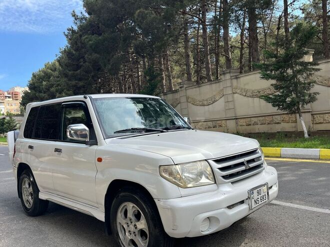 Mitsubishi Pajero io-3