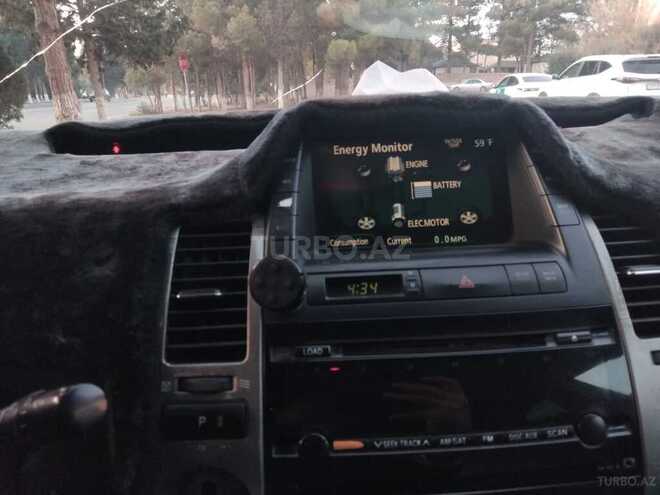 Toyota Prius-4